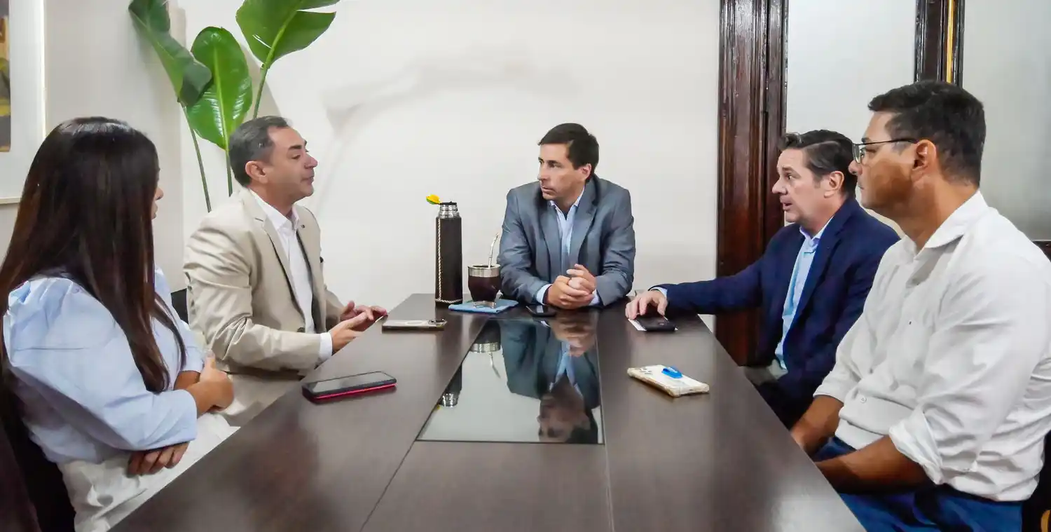 Enersa entregó luminarias y materiales para mejorar las instalaciones del Perilago de Salto Grande