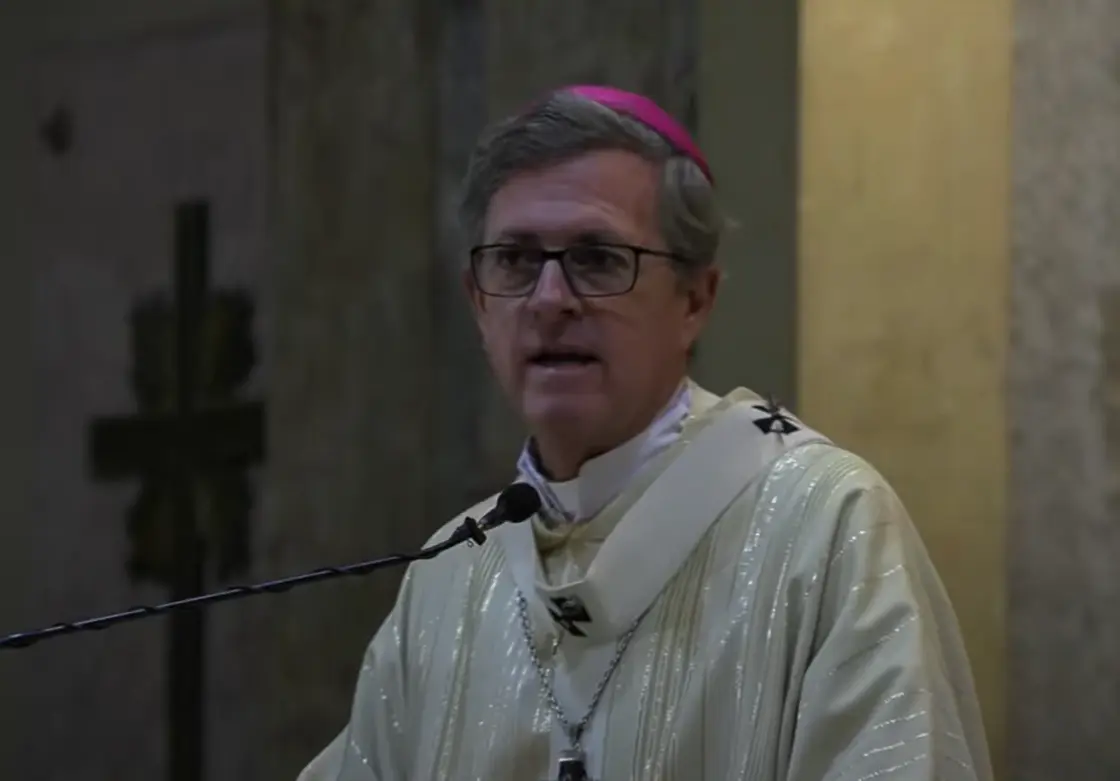 El arzobispo Jorge García Cuerva oficia la ceremonia tras el fallecimiento del Papa.