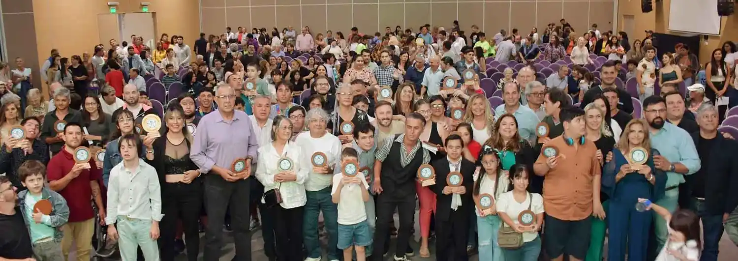 El intendente azcué encabezó la entrega del Premio al Deportista Especial del Año