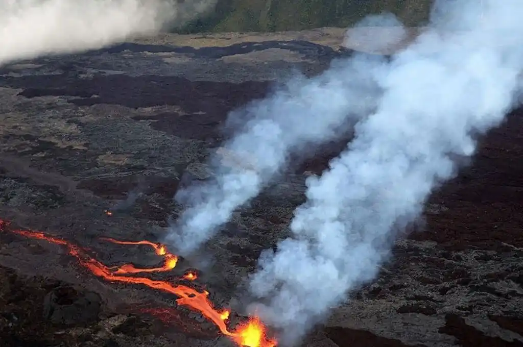 Francia: dos jóvenes muertos en el volcán de la Isla de La Reunión