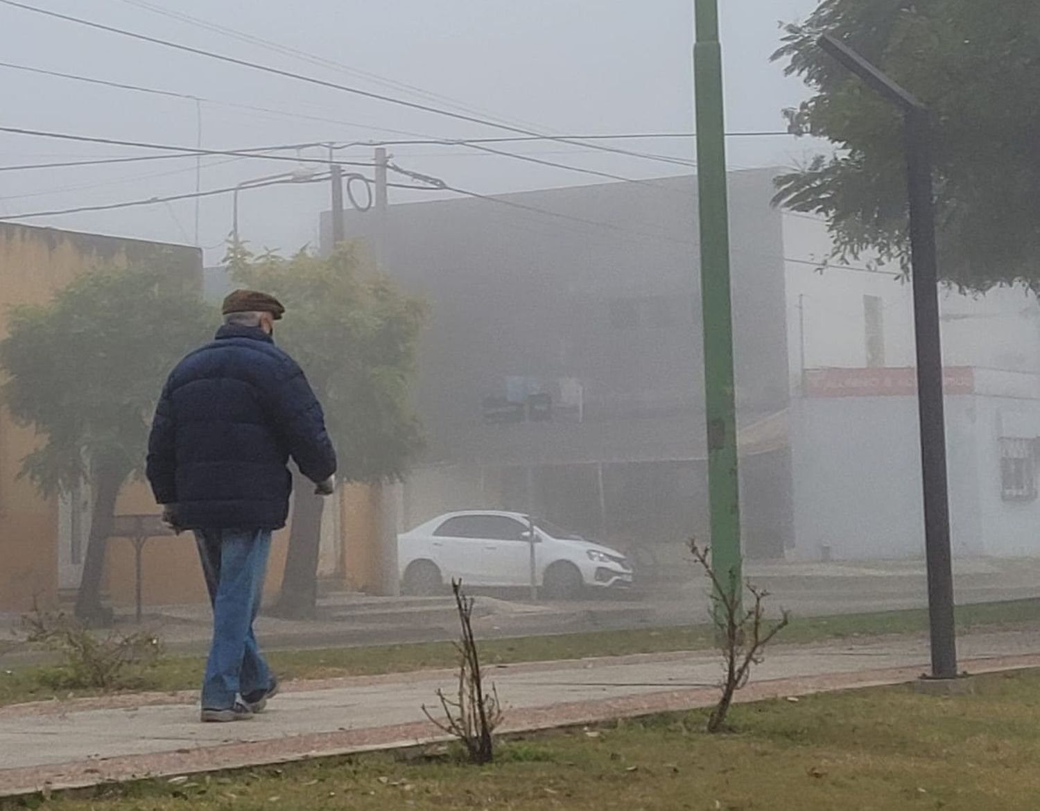 Gualeguaychú amaneció con "cielo invisible con niebla" y rige un alerta amarillo