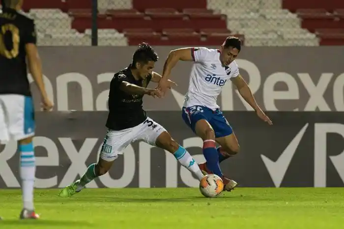 Racing derrotó a Nacional y selló su clasificación a los octavos de final 