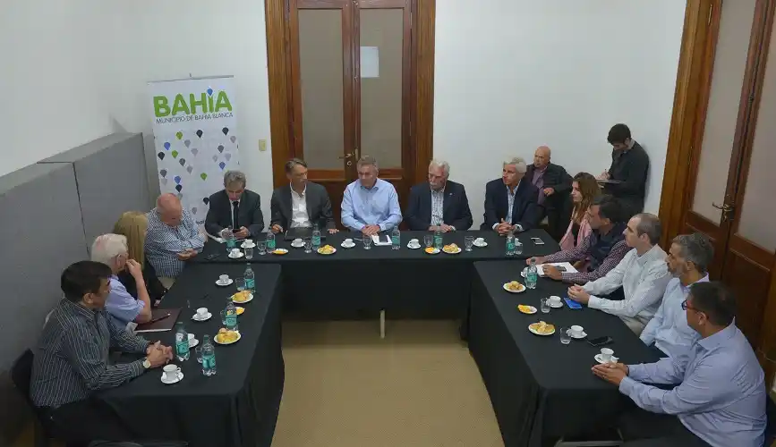 Tren Vaca Muerta - Bahía Blanca: Gay encabezó reunión con empresarios interesados en el proyecto