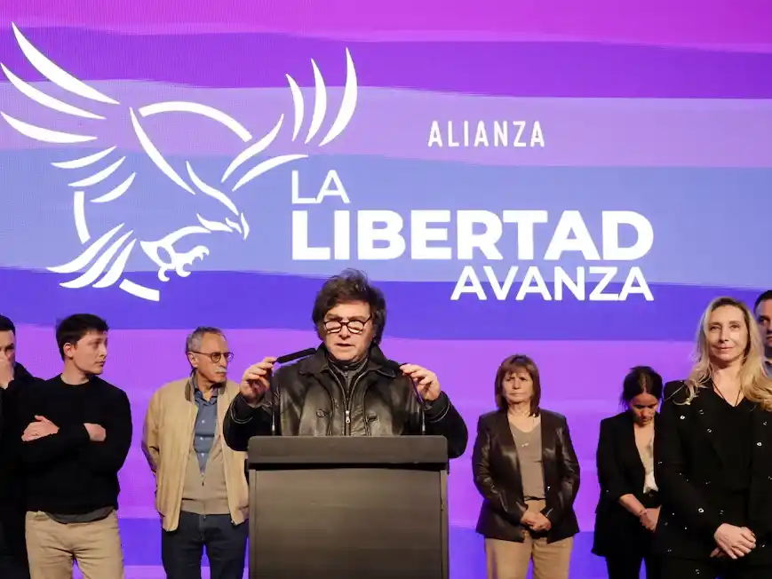 "Están realmente en un problema muy serio y deben estar telefoneando con el FMI", sospechó.