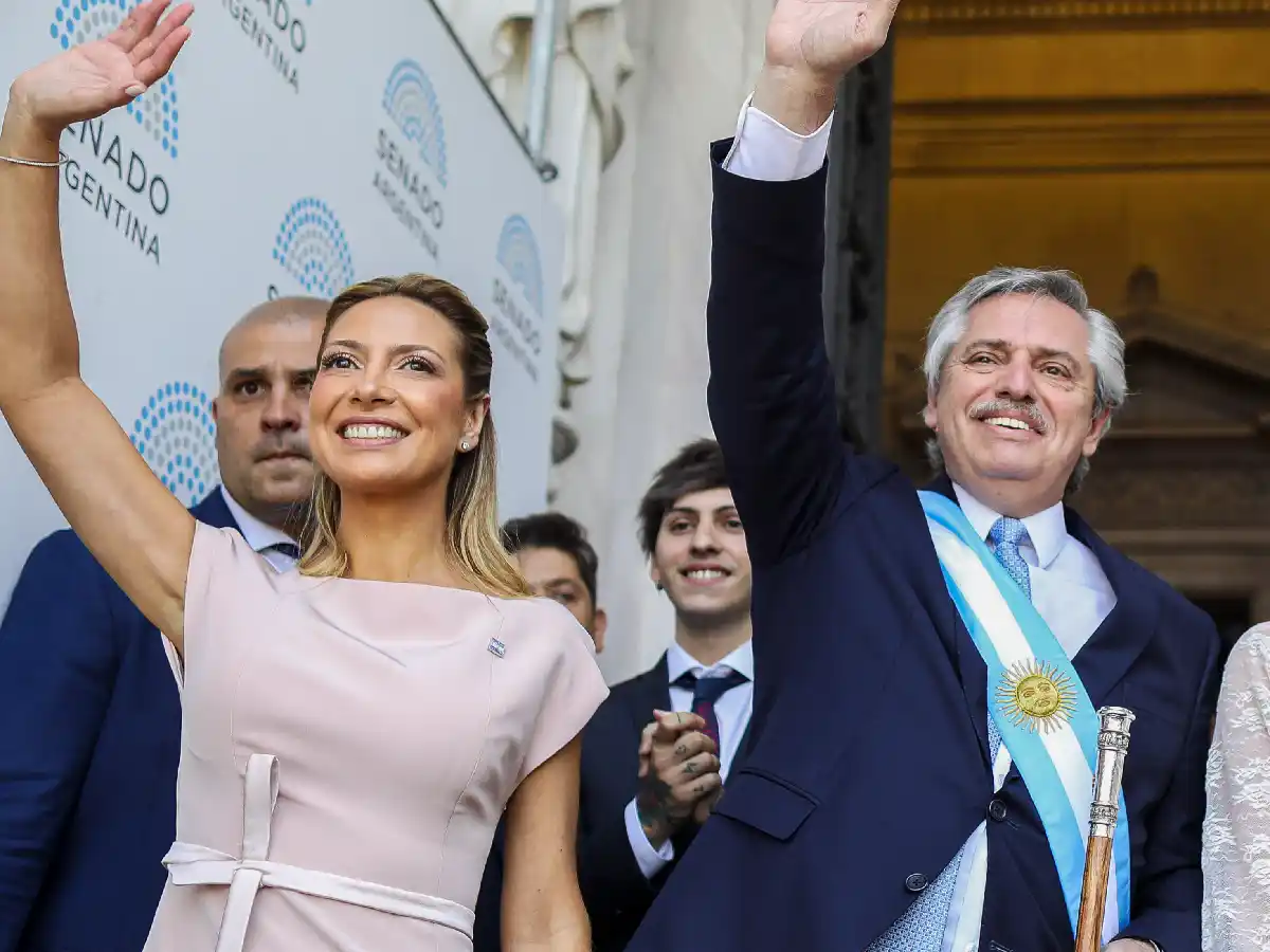 Fernández emprende vuelo oficial a Israel