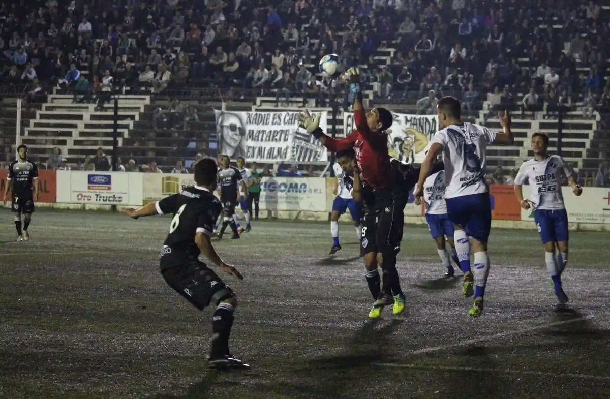 Alvarado, sin Molina, juega ante Villa Mitre