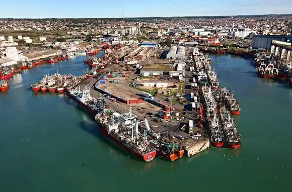 "Desde los 90 que no se da una crisis así en la pesca": exigen una intervención de Montenegro