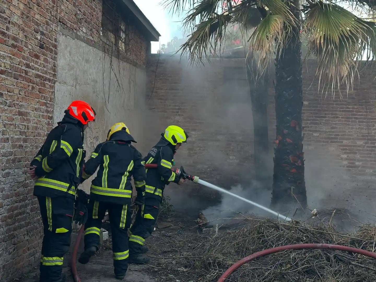 Bomberos incendio 9 de julio patio interno