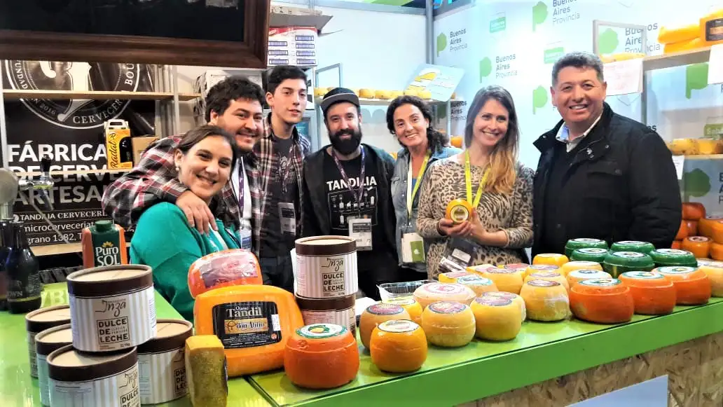 Participación exitosa del Cluster  Quesero de Tandil en la feria  Caminos y Sabores