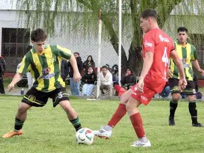 Fútbol local: Sarmiento empató con Central Larroque y con ese resultado Black River perdió la categoría