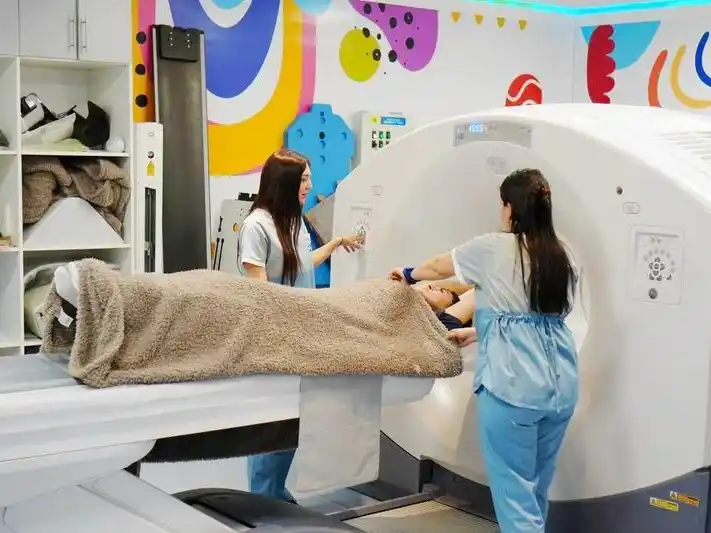 Etapa final para la puesta en marcha del ciclotrón y 
proyectan producir radiofármacos para la región