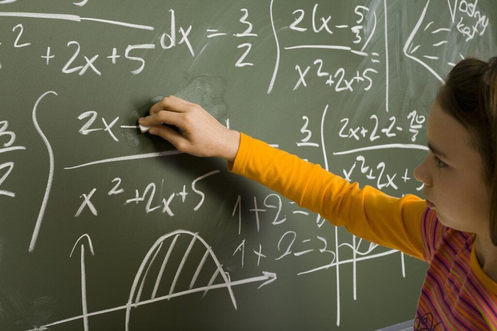 Las escuelas primarias refuerzan Lengua y Matemática con más horas en las aulas
