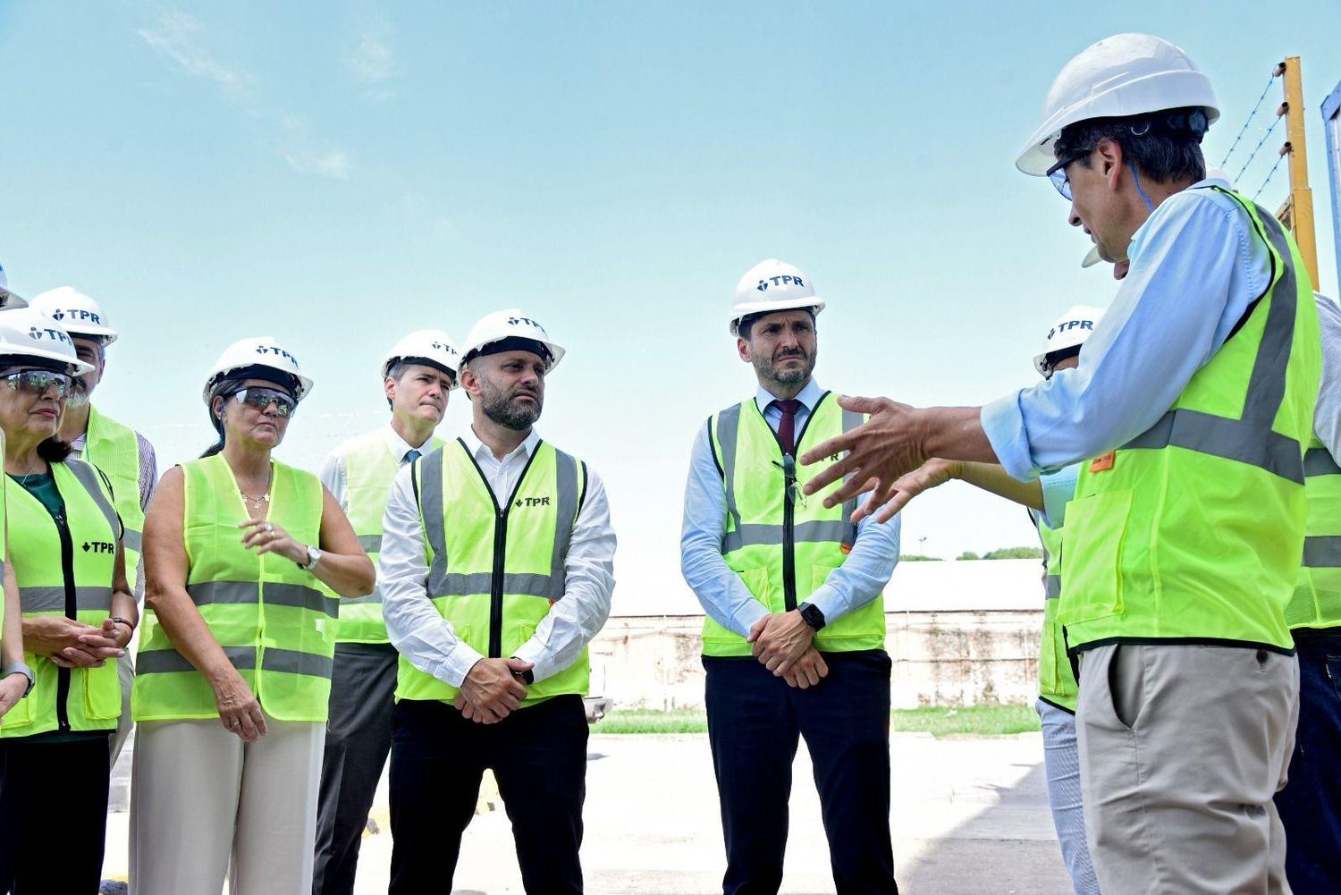 La provincia fomenta el arribo de inversiones en puertos privados y, a su vez, gestiona las inversiones de los concesionarios en los puertos públicos dentro de una política portuaria integral,