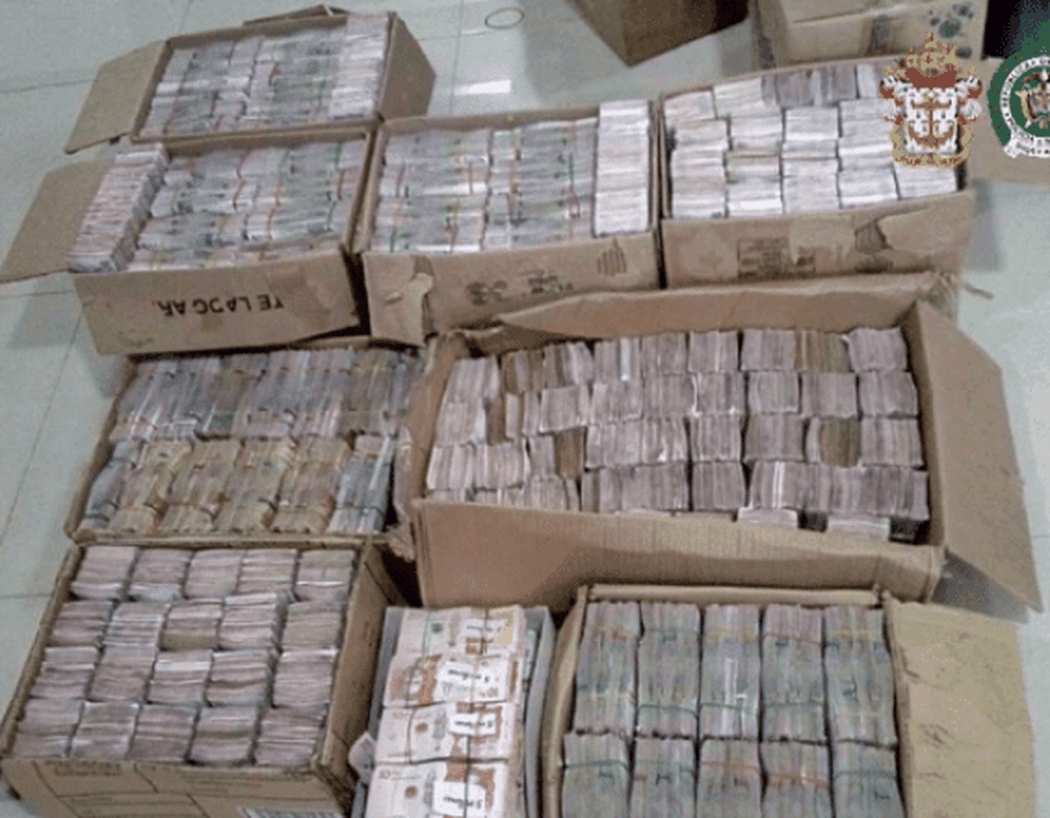 ¡IMPRESIONANTE CALETA! Cuatro mil millones de pesos dentro de una nevera descubierta en Colombia