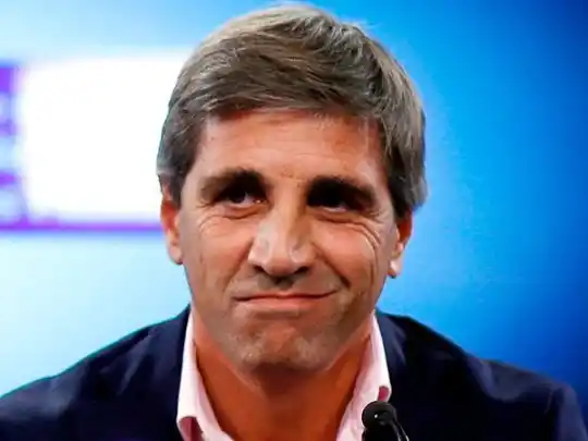 Luis Caputo: “Hay suficientes dólares para todos”