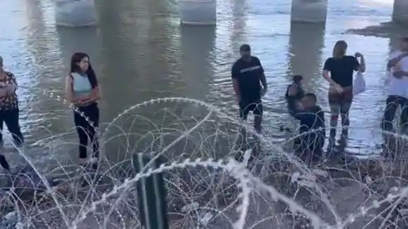 ¡CALVARIO MIGRATORIO CONTINÚA! Venezolanos duermen a orillas del Río Grande esperando cruzar a EE.UU. (+Videos)