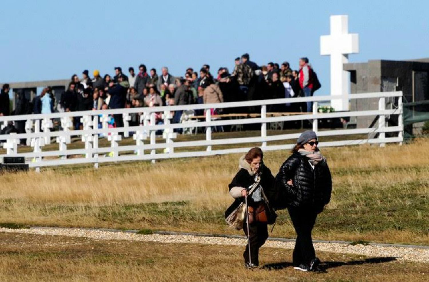 Malvinas: más familias viajan para despedir a soldados identificados