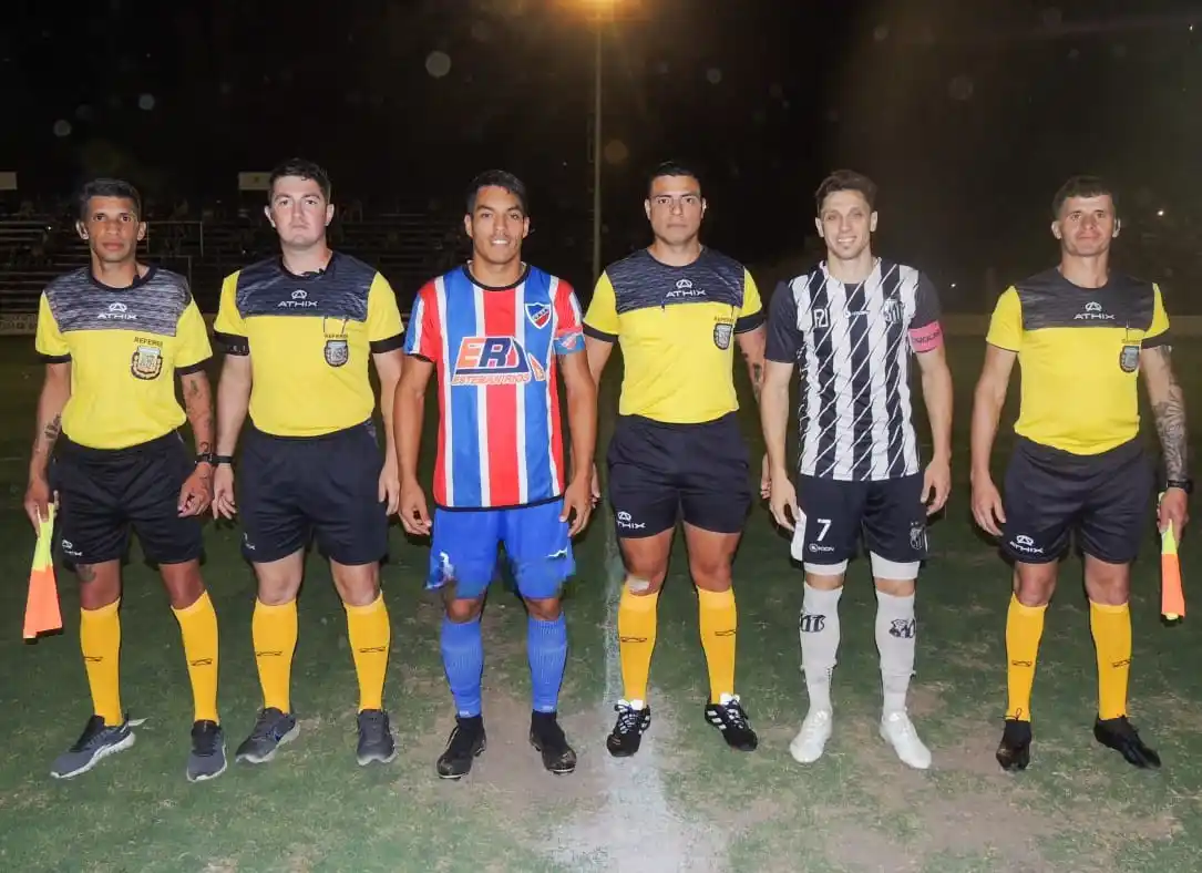 El "Tricolor" y el "Lomo Negro" no se sacaron ventajas en el "Vicente Ferretti" y la llave quedó totalmente abierta. Foto: Lorena Canaveccio