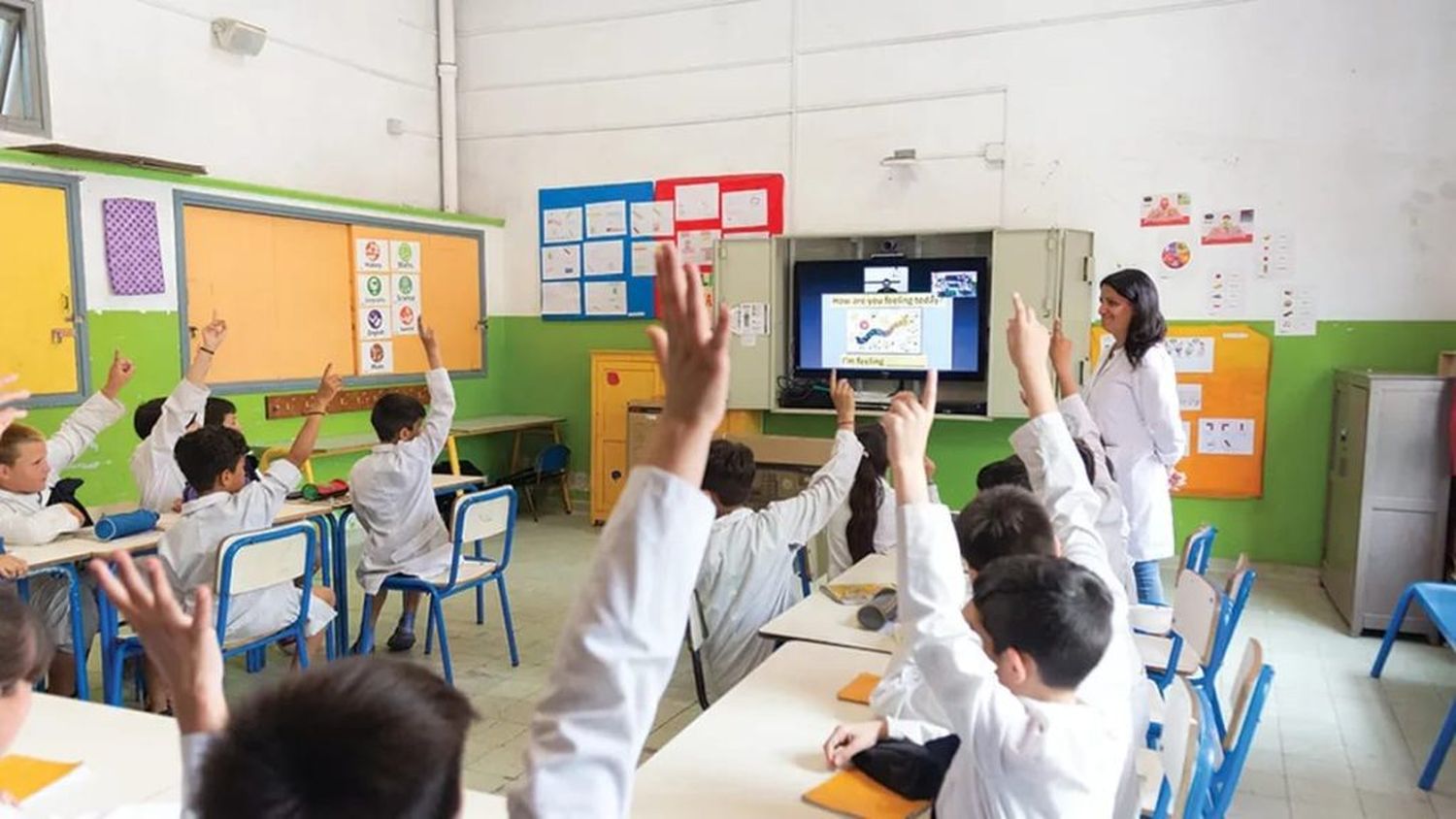 Reclaman que hay docentes que no están cobrando la hora extra de clases en Santa Fe