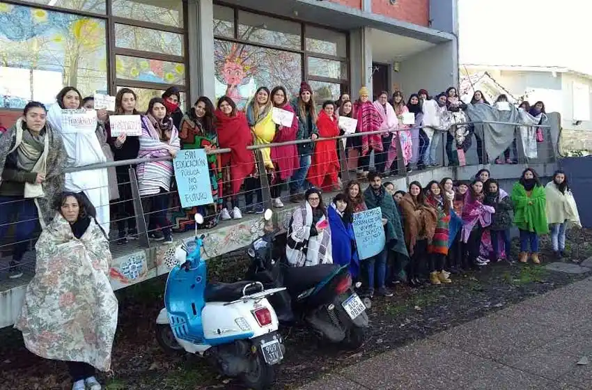 "Frazadazo" en el Instituto de Formación Docente por falta de gas