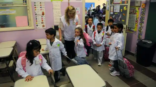 Comienza el ciclo lectivo 2014 en escuelas públicas de la Provincia