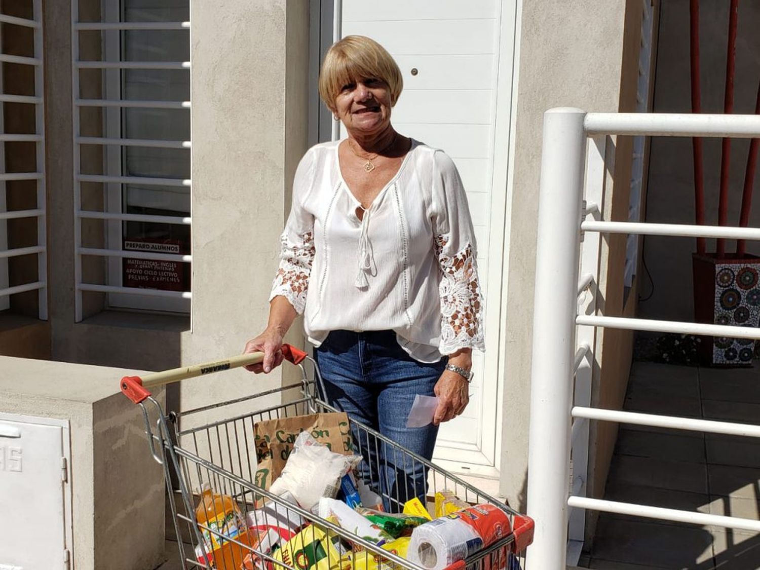 Fue entregado otro carro repleto de mercadería