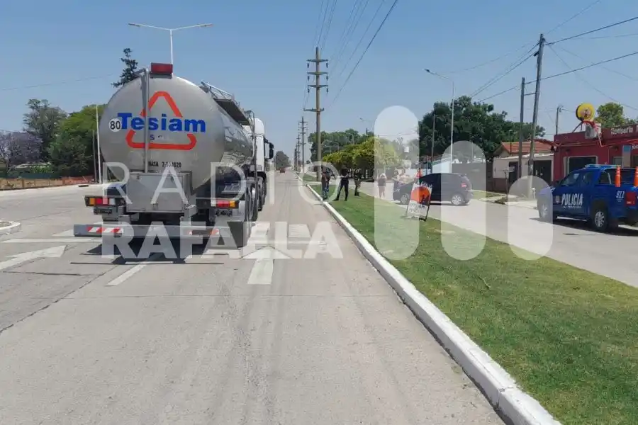 Accidente en cadena en barrio Jardín entre un camión y dos automóviles