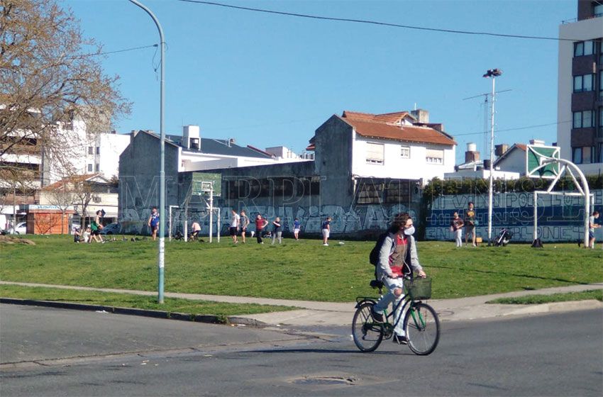 Reclaman “limpieza y desinfección” en plazas marplatenses