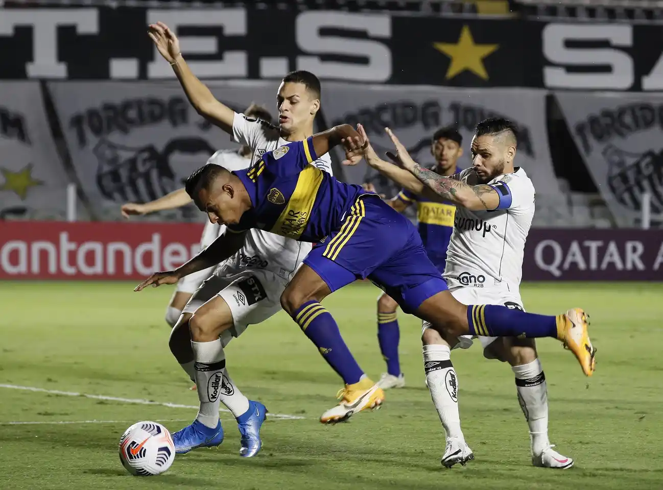 Boca perdió ante Santos y quedó comprometido para poder clasificar