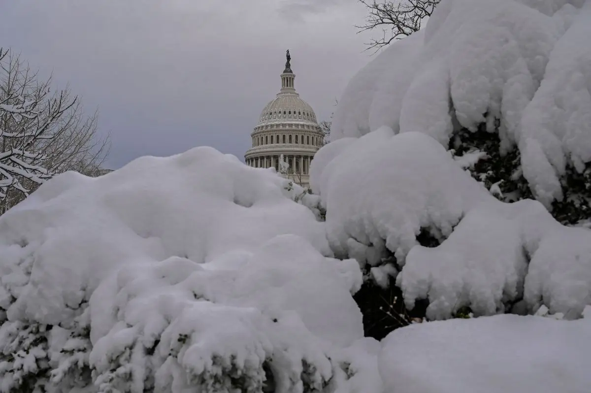 ¡PARALIZADA! Cientos de personas atrapadas en autopista de Washington por fuerte nevada