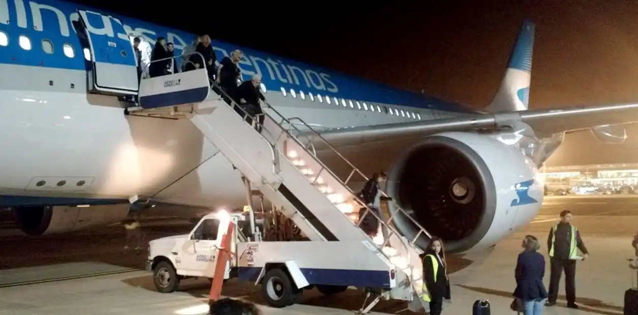 Por una falla técnica un avión de Aerolíneas Argentinas aterrizo en Bogotá