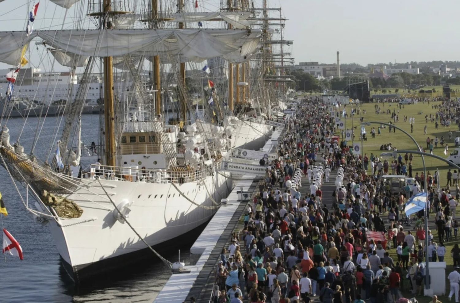 La Fragata Libertad ya fue visitada en Mar del Plata por más de 25.000 personas