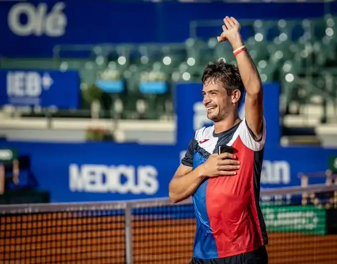 Mariano Navone venció al local  y se metió en las Semis del ATP 500.