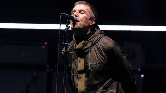 Tragedia en el regreso de Oasis: un hombre murió tras caer de una tribuna en Wembley