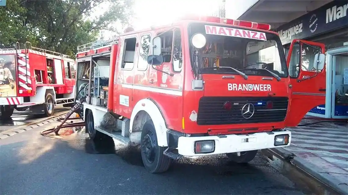 Bomberos de La Matanza no pueden retirar autobombas de la Aduana por deudas impositivas