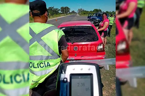 Detuvieron a un conductor con 2,36 g/l de alcohol en sangre en un control vehicular en la región