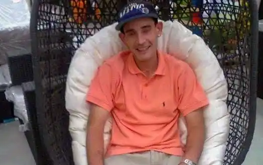 Buscan a un joven acusado de cometer un crimen en 2015