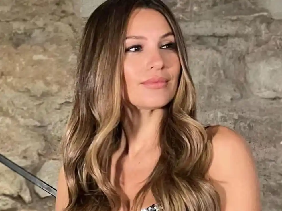 Balbiani comentó también que Pampita está tomando precauciones para proteger su nueva vivienda y su privacidad: planea pedir a la justicia que se impida a los medios mostrar el acceso a su nuevo hogar, con el objetivo de resguardar a su familia.