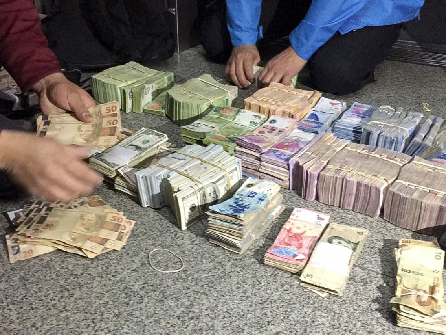 Detienen a tres ladrones por millonario robo a una financiera en Buenos Aires