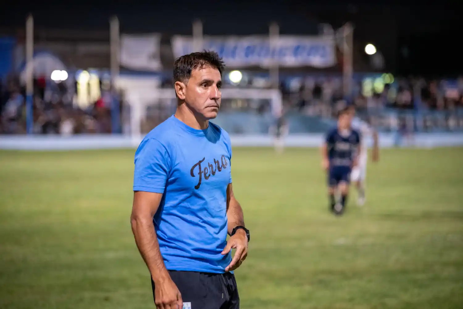 FOTO ANDRÉS AROUXET Izquierdo conduce a Ferro.