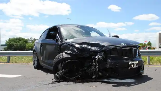 Una familia protagonizó un  violento accidente en ruta 14