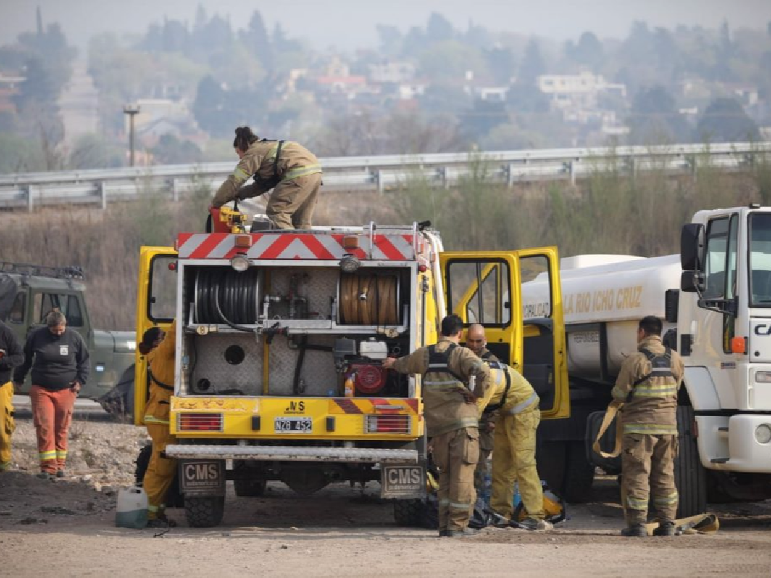 Bomberos continúan trabajando en varios focos en diferentes puntos de las Sierras de Córdoba