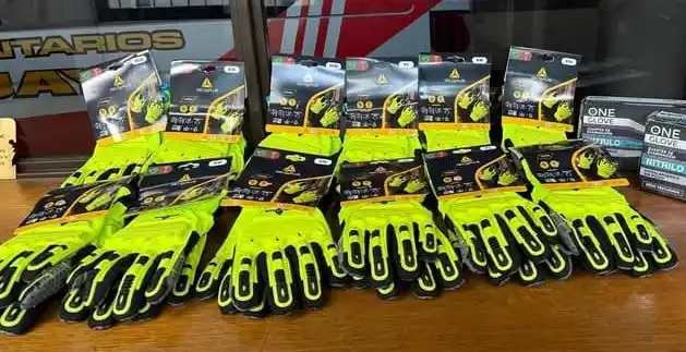 Nuevos guantes de rescate.-