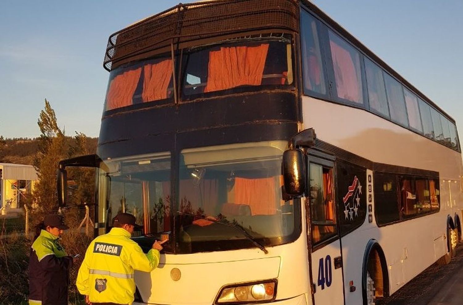 Aprehenden a chofer que transportaba chicos con documentación ilegal