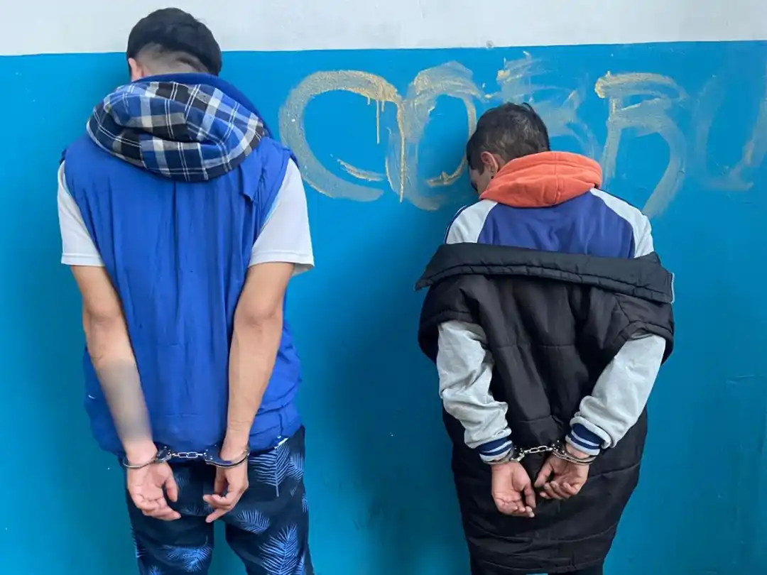 Dos jóvenes fueron detenidos por tratar de robar bicicletas de un estacionamiento en la zona sur
