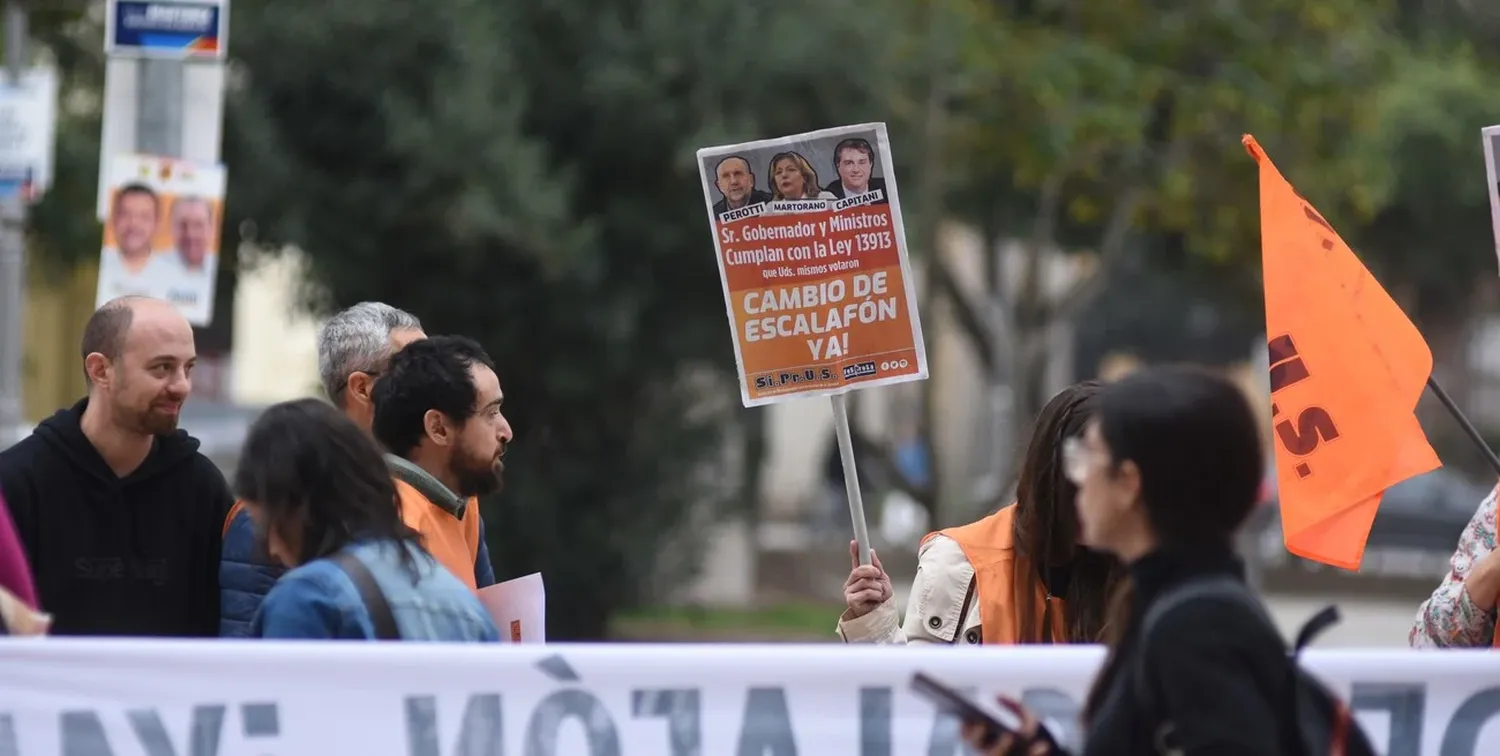 Se trata de los sindicatos del sector salud que representan a médicos y profesionales universitarios. Créditos: Mauricio Garin