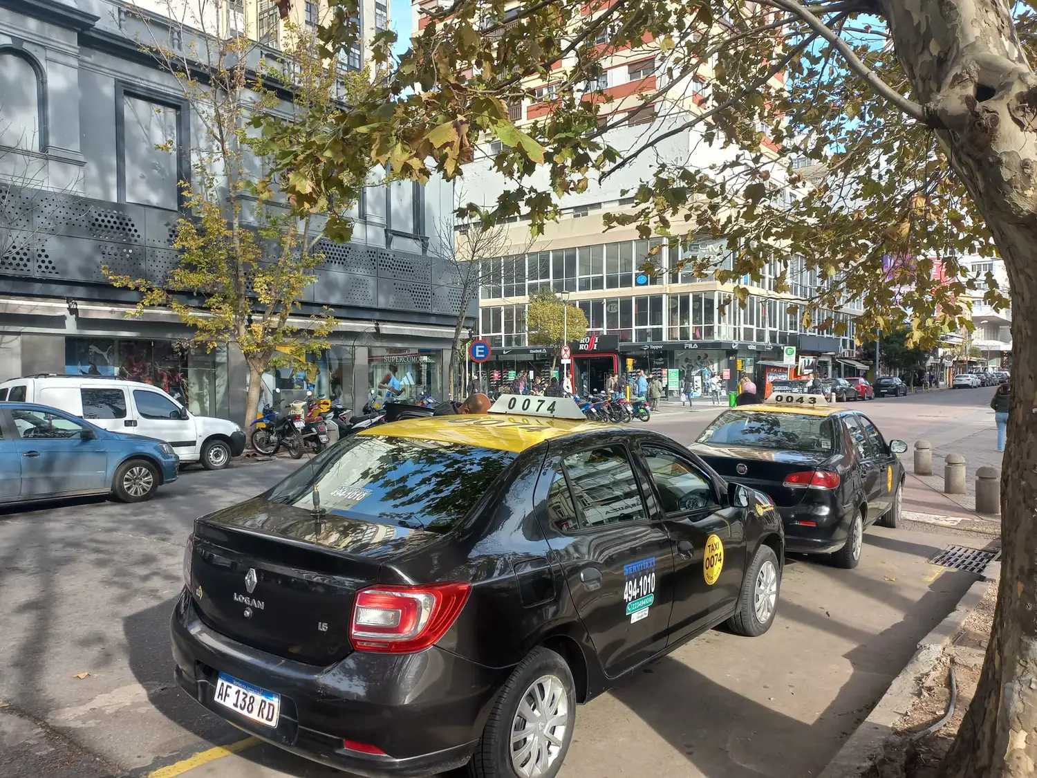 Se lo dijeron a El Marplatense dos taxistas que paran en la Peatonal San Martín.