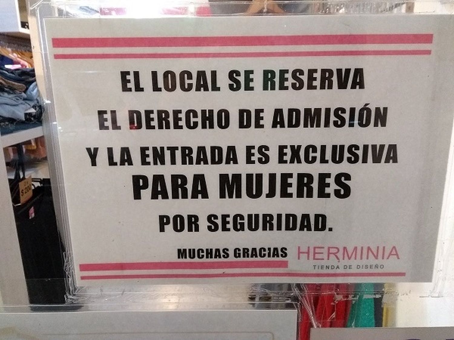 En un local de La Plata prohibieron la entrada de hombres