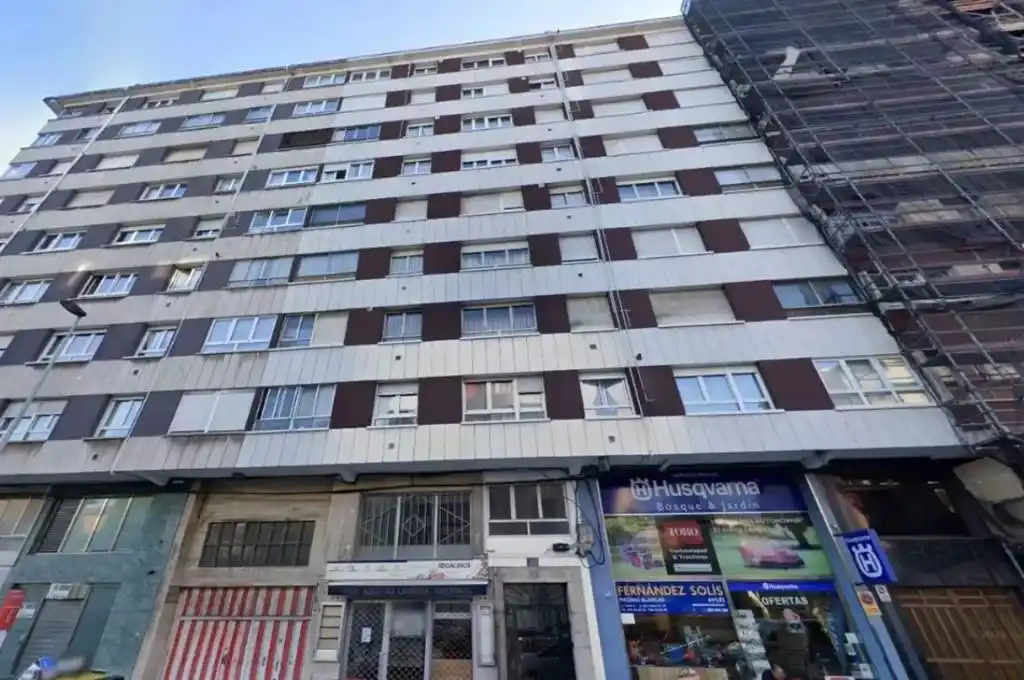 Horror en España: una mujer se tiró desde un quinto piso con su hija de 7 años en brazos