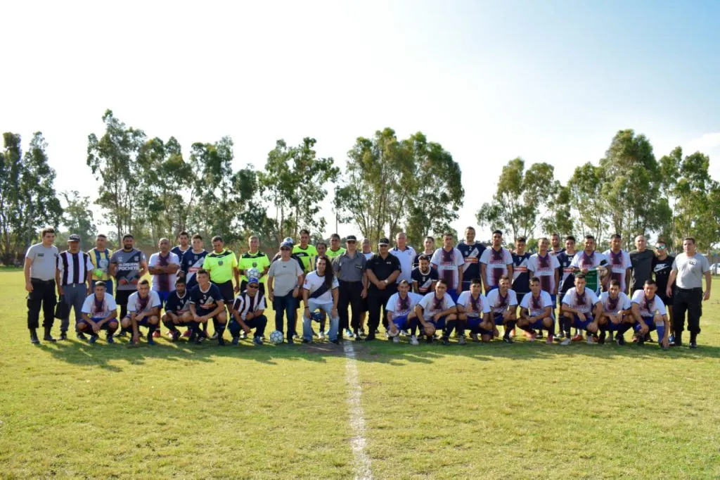 Partido solidario de fútbol entre una selección de detenidos y  un club en Sierra Chica 